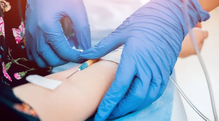 Discover how long do IV fluids stay in body, Benefits of IV hydration therapy.jpg